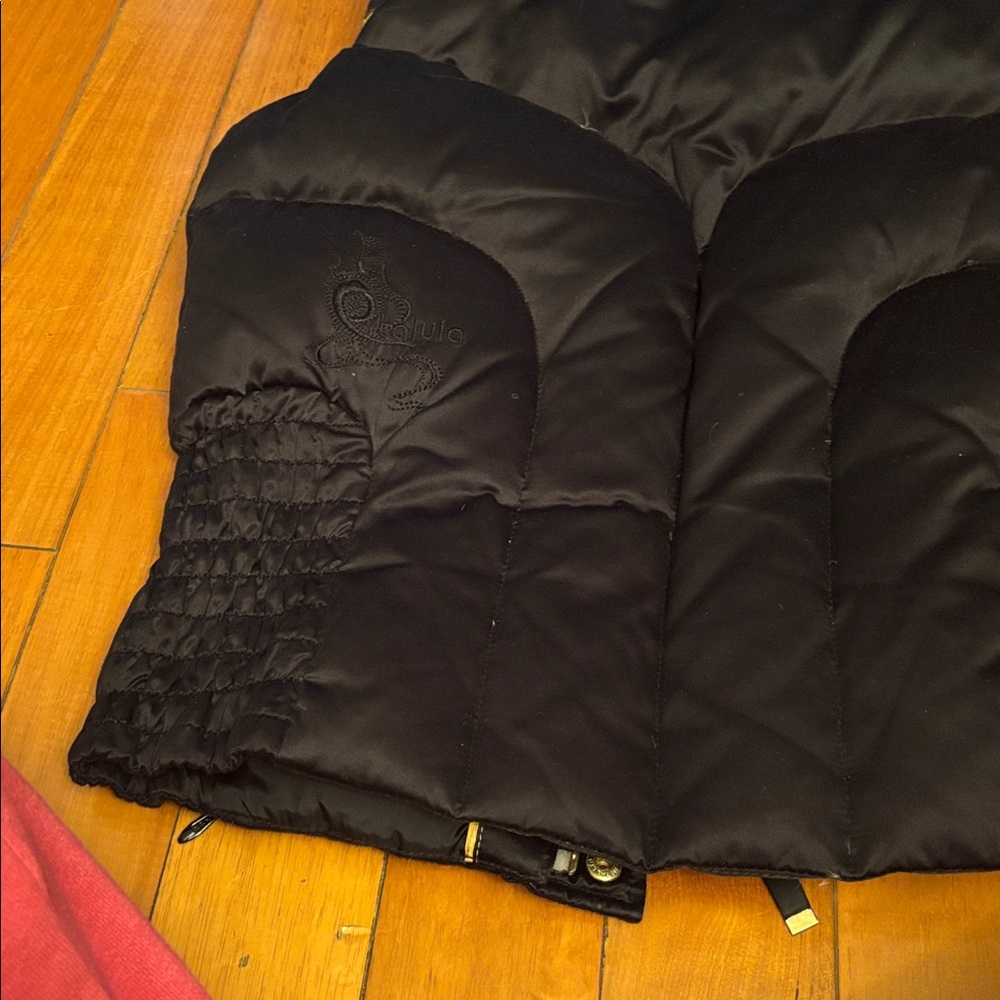 Aritzia Talula vest with build in hood size small